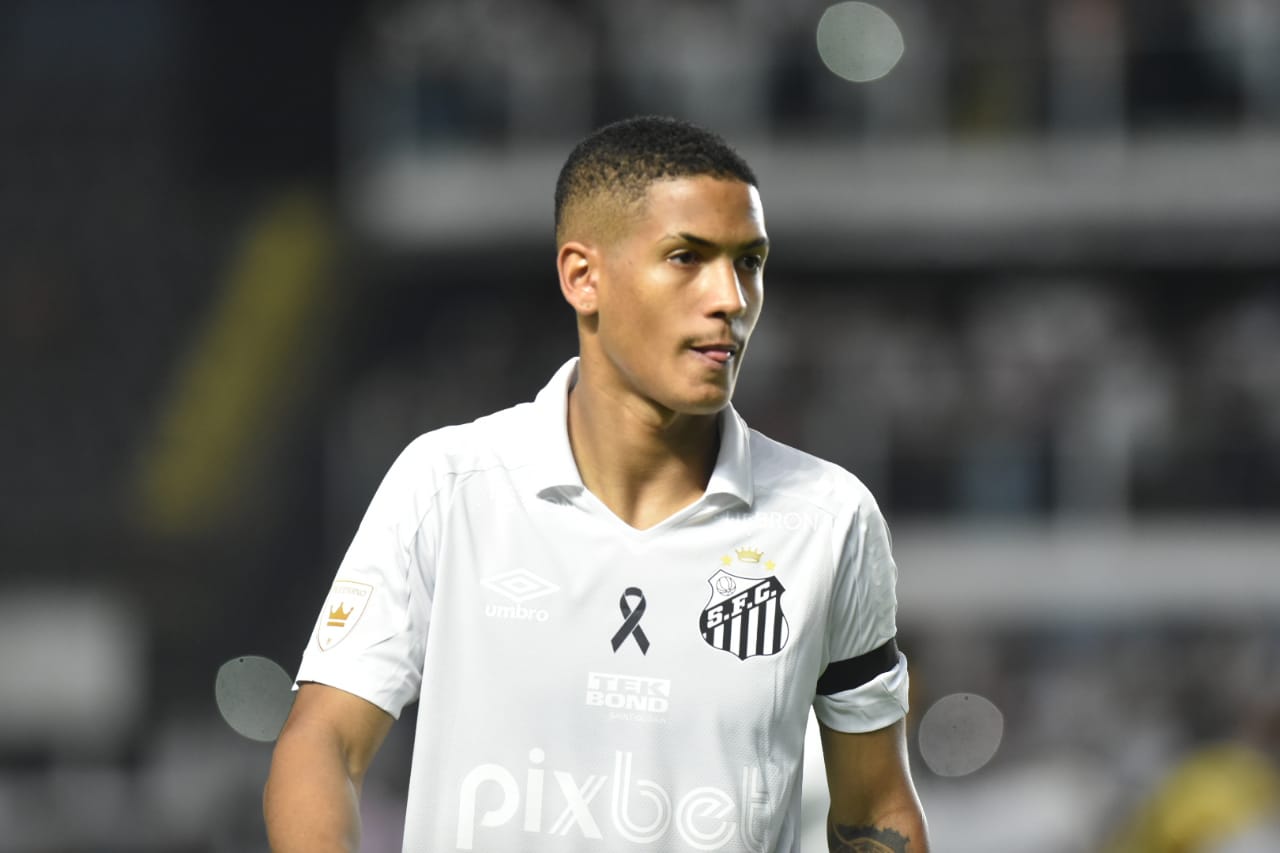 Odair pede calma com Ângelo no Santos após críticas: “Vamos cobrar que seja um Messi?”