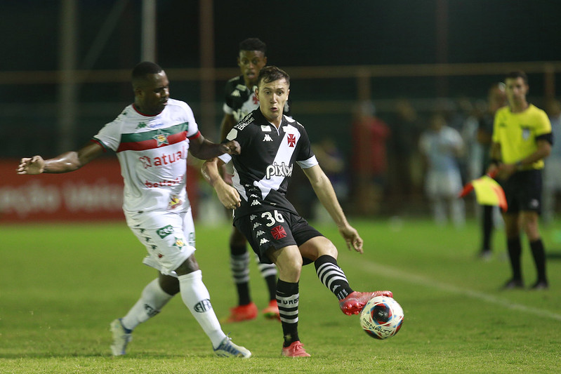 Destaque na vitória do Vasco, Lucas Piton exalta atuação do grupo: “Noite muito especial”