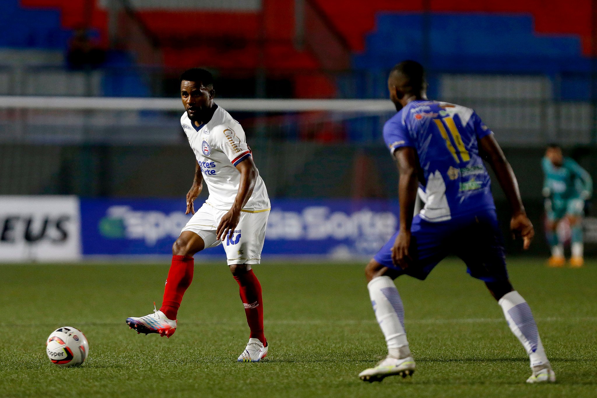 Giro dos estaduais: Bahia tropeça contra o Jacobinense; Goiás empata em jogo de seis gols