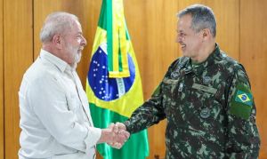“Era uma troca necessária”, diz Múcio à CNN sobre mudança no Exército