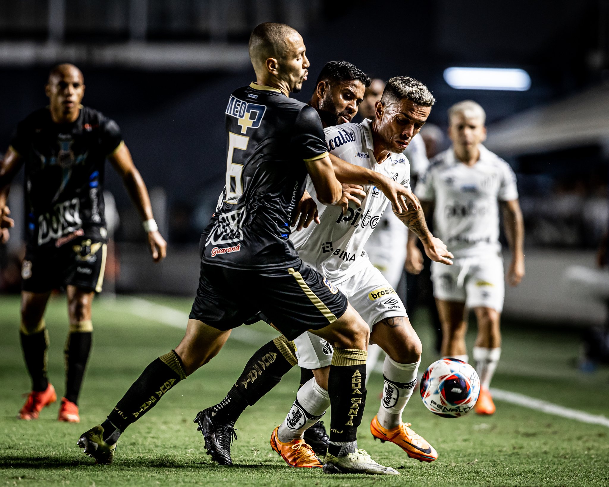 Santos só empata com o Água Santa, chega ao terceiro jogo sem vitória e ouve vaias na Vila