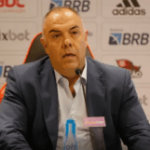 Herói da Supercopa, goleiro do Arsenal ataca homofobia no futebol: “Meu irmão não deve ter medo”
