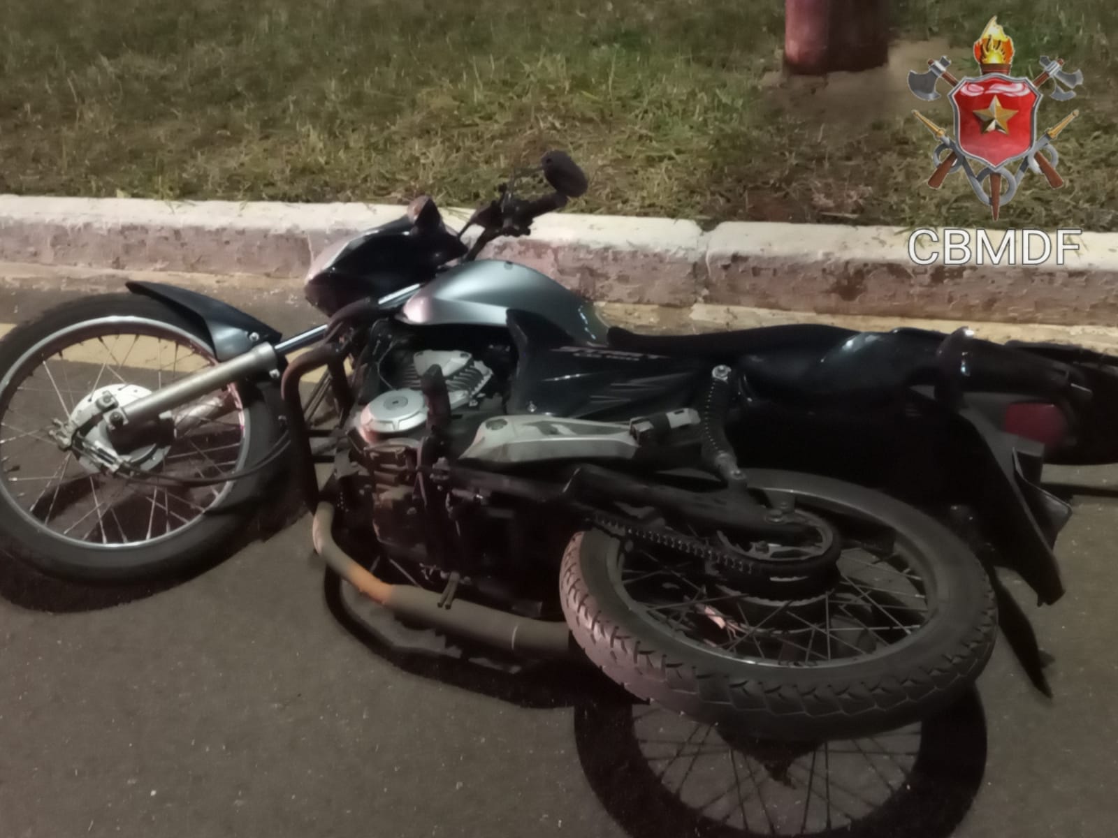 Motociclista fica em estado grave após colisão entre moto e carro na Vila Planalto, no DF