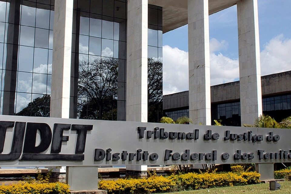 TJDFT: Plano de saúde é condenado a indenizar beneficiária por negar tratamento oncológico
