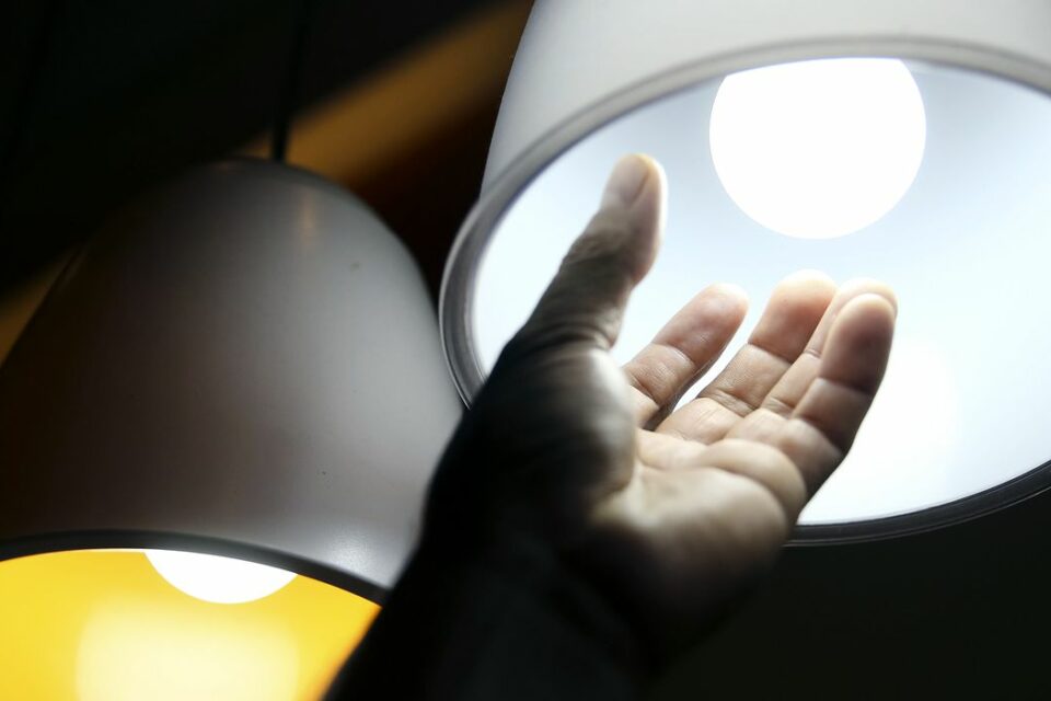 Troca de poste suspende energia no Condomínio Alto da Boa Vista nesta quinta (11)