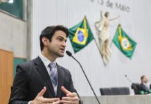Deputado Pedro Matos sai em defesa de estudantes que denunciaram condições precárias de escola em Maranguape deputado-pedro-matos-sai-em-defesa-de-estudantes-que-denunciaram-condicoes-precarias-de-escola-em-maranguape