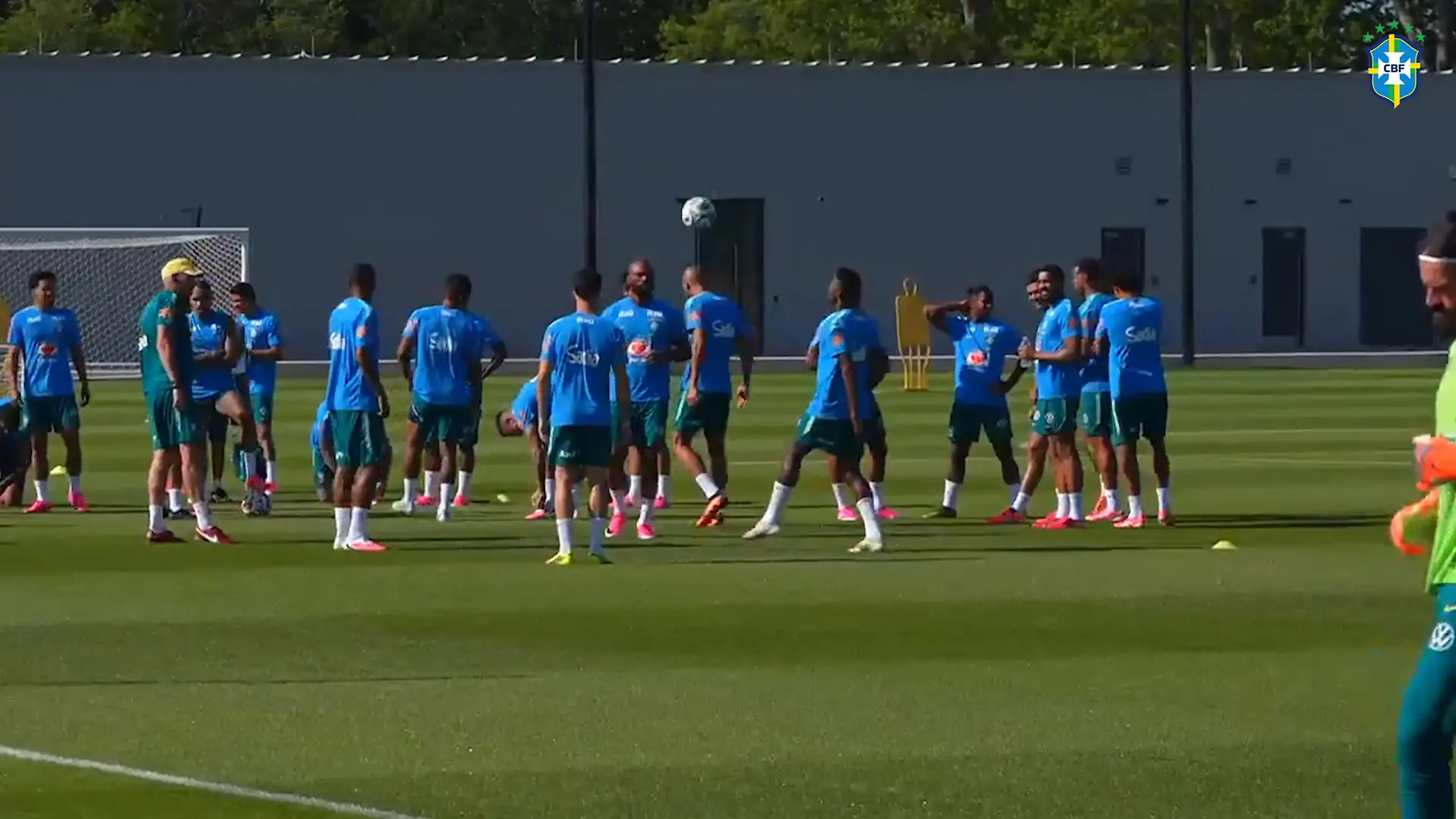 selecao-brasileira-faz-primeiro-treino-com-a-presenca-de-ederson selecao-brasileira-faz-primeiro-treino-com-a-presenca-de-ederson
