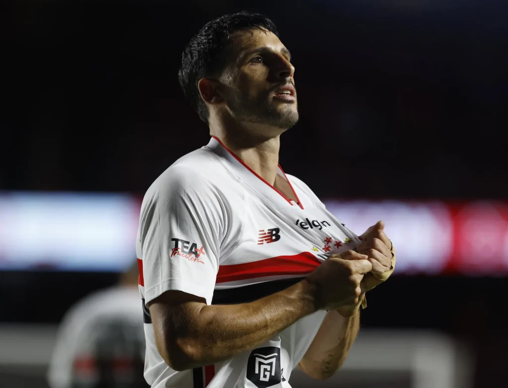 sao-paulo-tem-sete-jogadores-em-fim-de-contrato-e-liga-alerta-para-renovacoes sao-paulo-tem-sete-jogadores-em-fim-de-contrato-e-liga-alerta-para-renovacoes