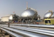 Petróleo fecha em alta com ataques na Arábia Saudita e na Ucrânia